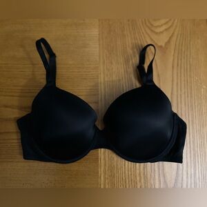 VS PINK Wear Everywhere T Shirt Lightly Lined Bra BLACK VGC 34DD
